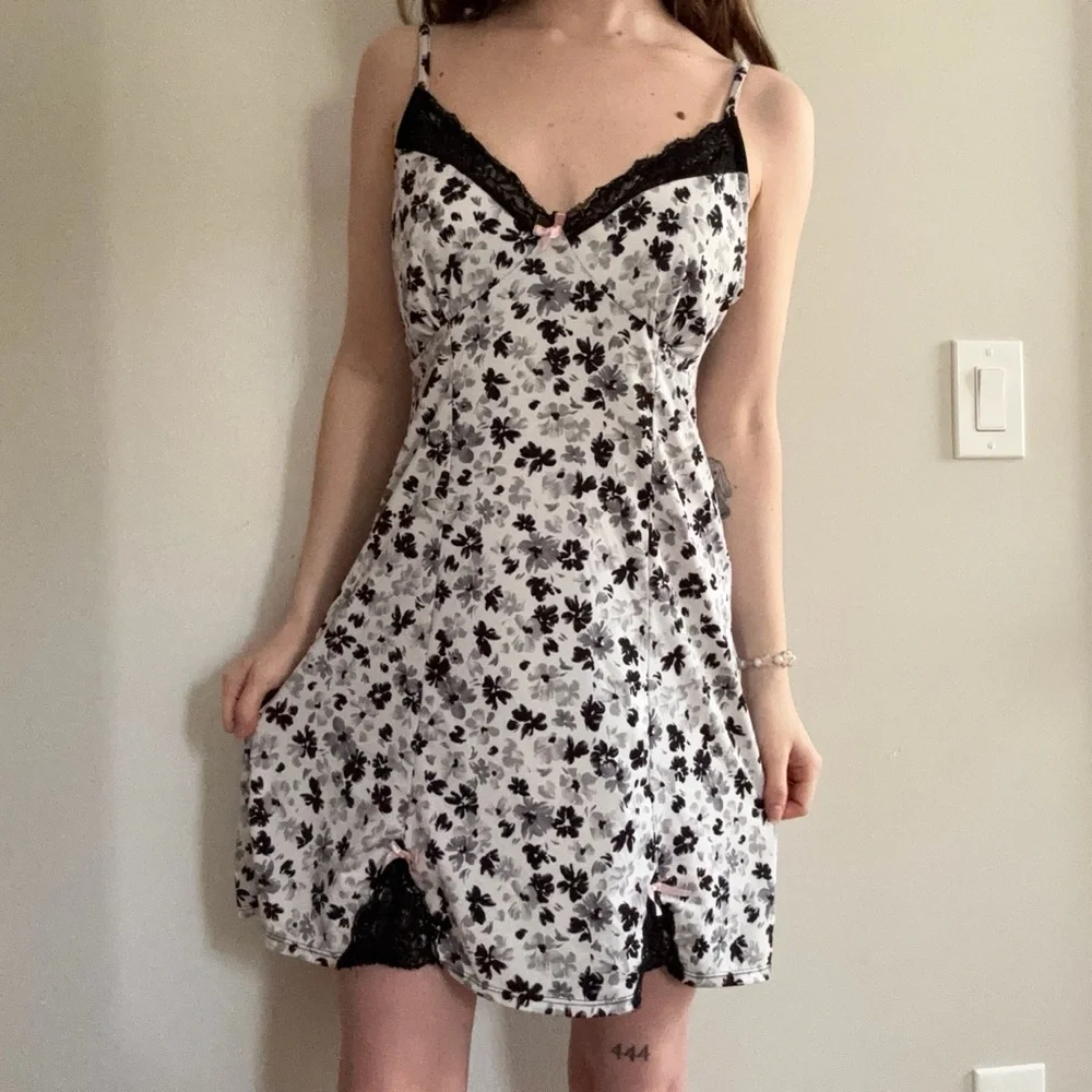 Marilyn Monroe Intimates Floral Slip Dress - Picture 2 of 3